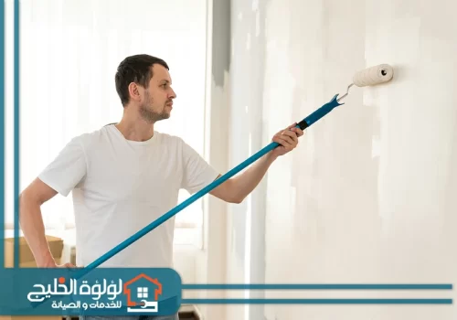 شركة صبغ في عجمان خدمة دهانات شاملة تشمل الأسطح الخشبية، الجدران، والنوافذ لتجديد المظهر بألوان مميزة وعصرية.