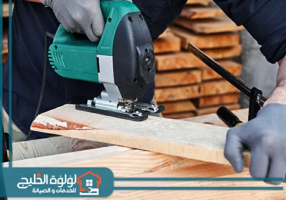 نجار في ام القيوين