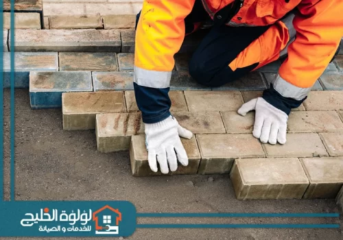 فني تركيب انترلوك في أم القيوين فني تركيب انترلوك في أم القيوين