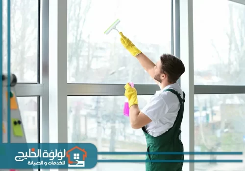 شركة تنظيف بأم القيوين نقدم خدمات تنظيف شاملة للمنازل، المكاتب، والسجاد باستخدام معدات متطورة لضمان نظافة ممتازة.